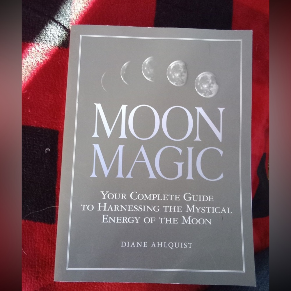 Moon Magic by Diane Ahlquist (paperback)